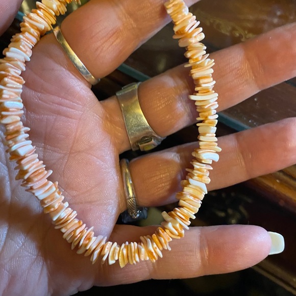 Beautiful Shell bracelet - Picture 2 of 3